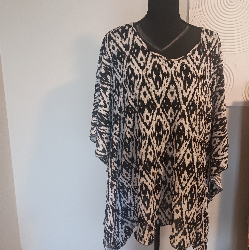 Black and White Patterned Poncho Top